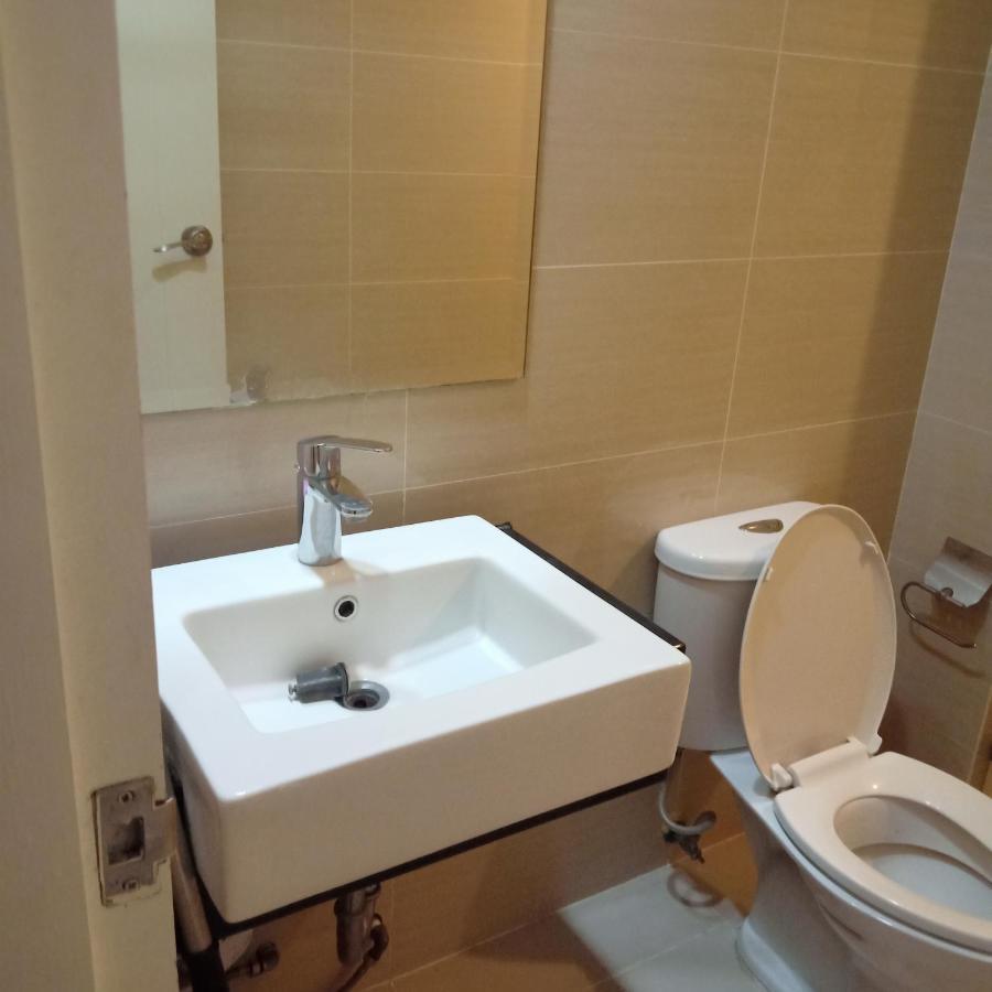 One Uptown Opposite Of Grandhyatt Hotel Manila Taguig City エクステリア 写真