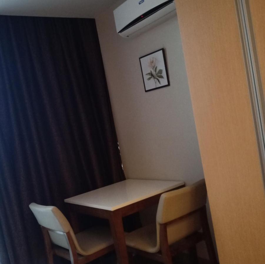 One Uptown Opposite Of Grandhyatt Hotel Manila Taguig City エクステリア 写真